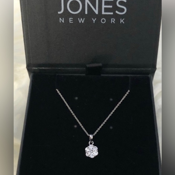 Jones New York Crystal pendant Necklace - Picture 4 of 8